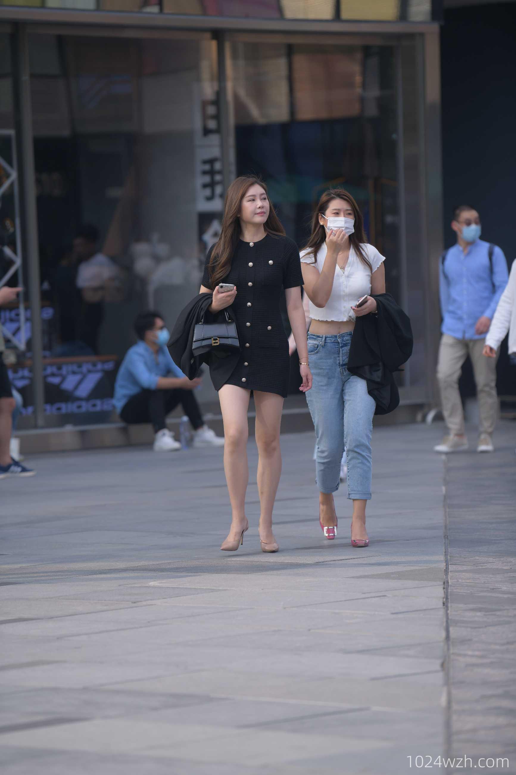 连体衣气质小姐姐