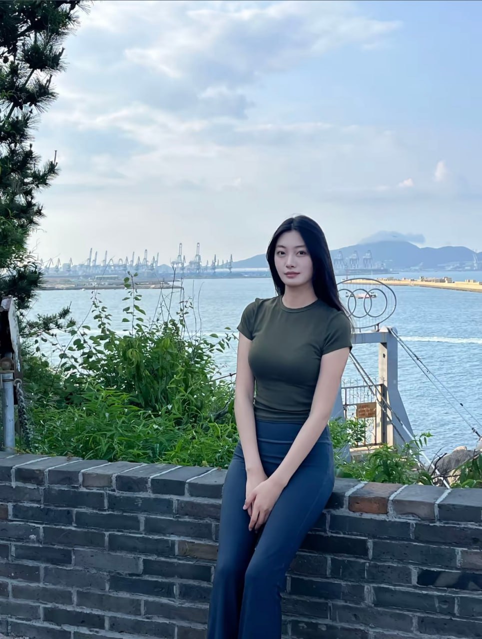 河南郑州长腿女友,教她被干的时候要翻白眼吐舌头